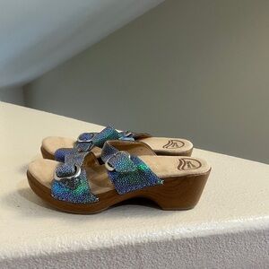 - Dansko Sophie Metallic Iridescent Women's 39 US 8.5-9 Buckle Slide Sandals 8.5
